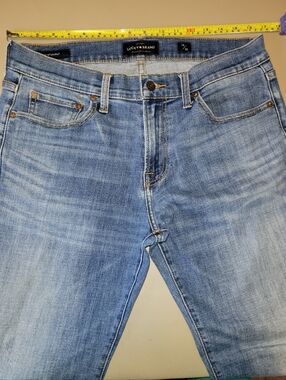 Lucky Band Size 33 X 30 - 5 Pocket Style Zip & Button Fly Jeans.